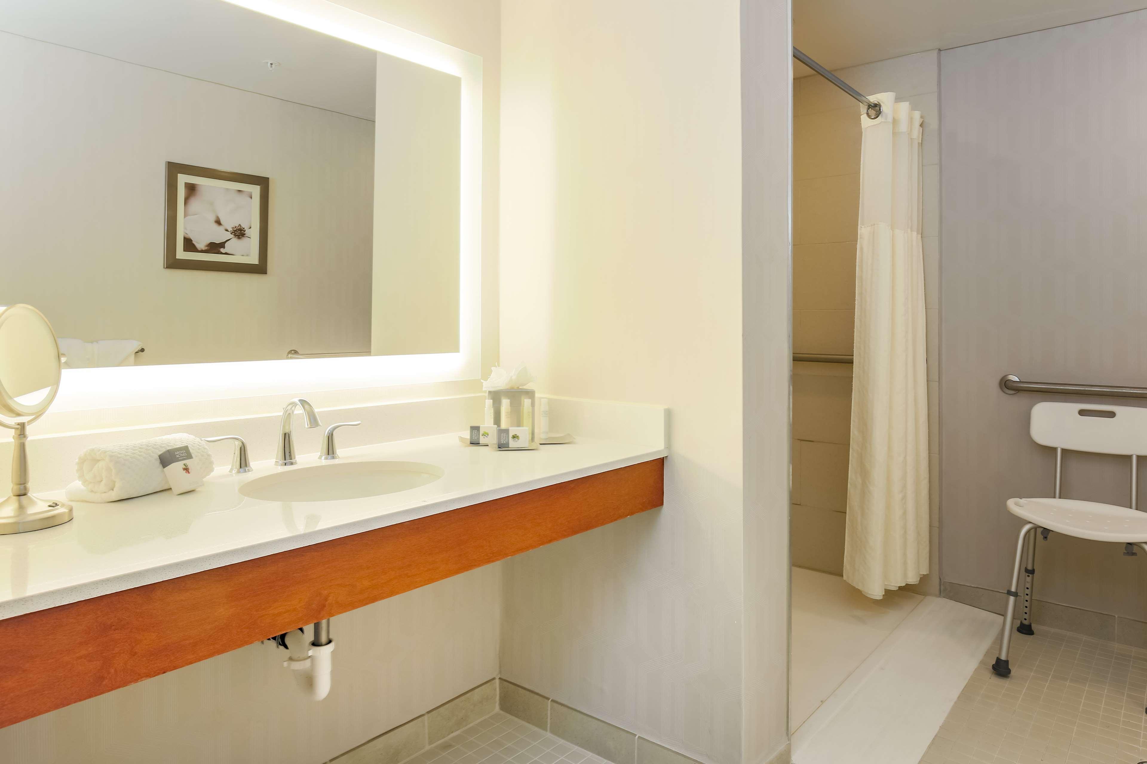 Doubletree By Hilton Atlanta Airport Hotel College Park Exterior foto