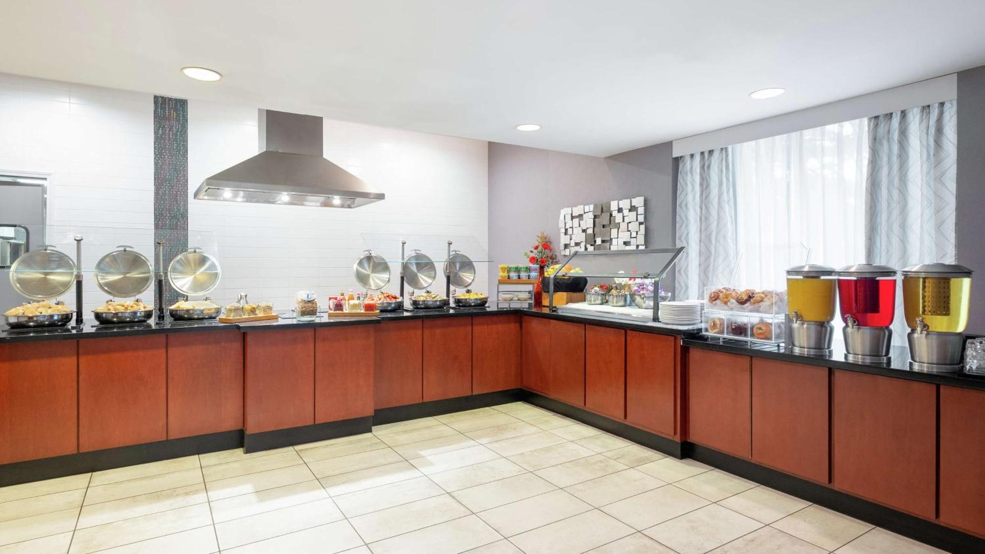 Doubletree By Hilton Atlanta Airport Hotel College Park Exterior foto