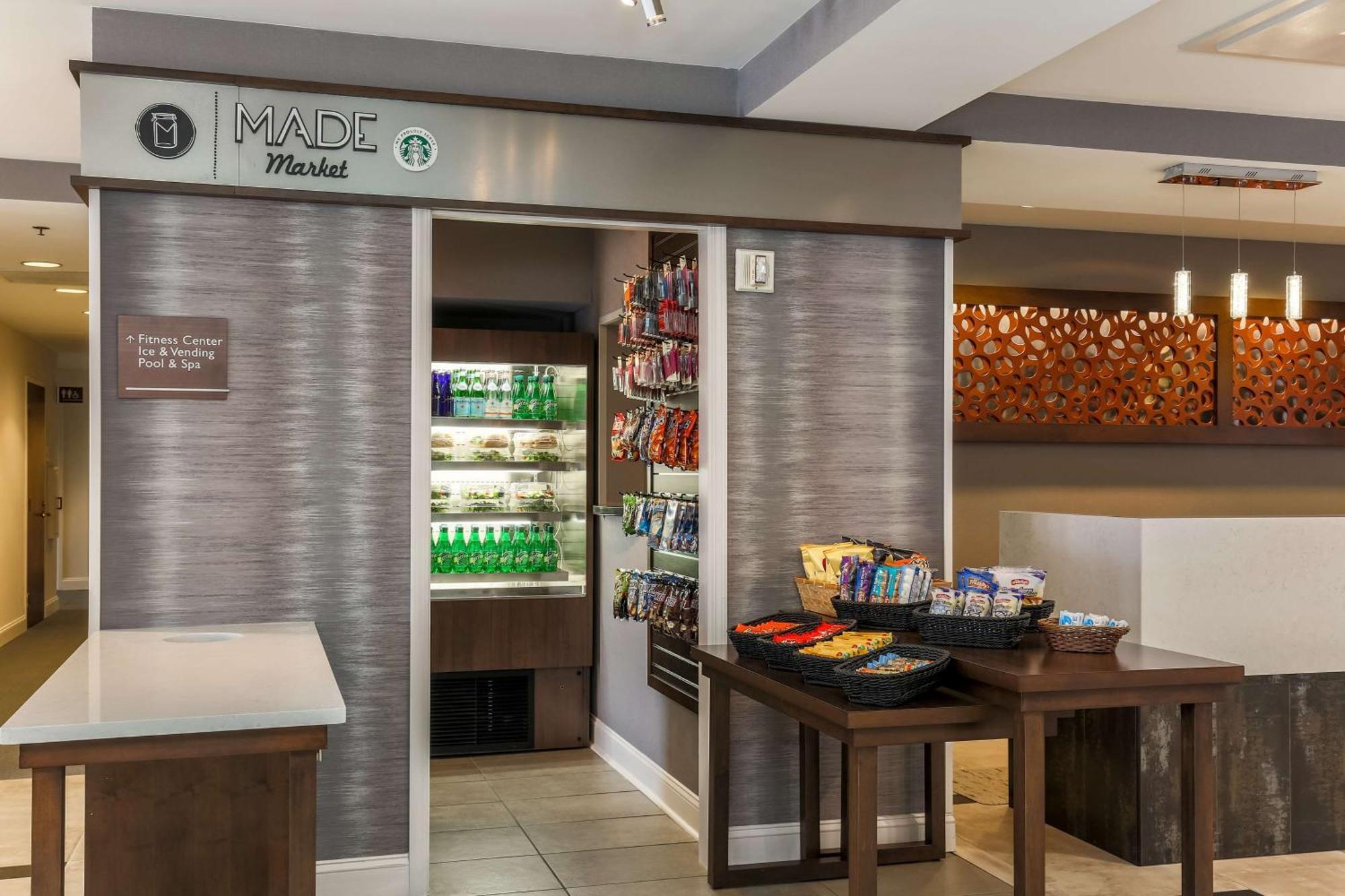 Doubletree By Hilton Atlanta Airport Hotel College Park Exterior foto